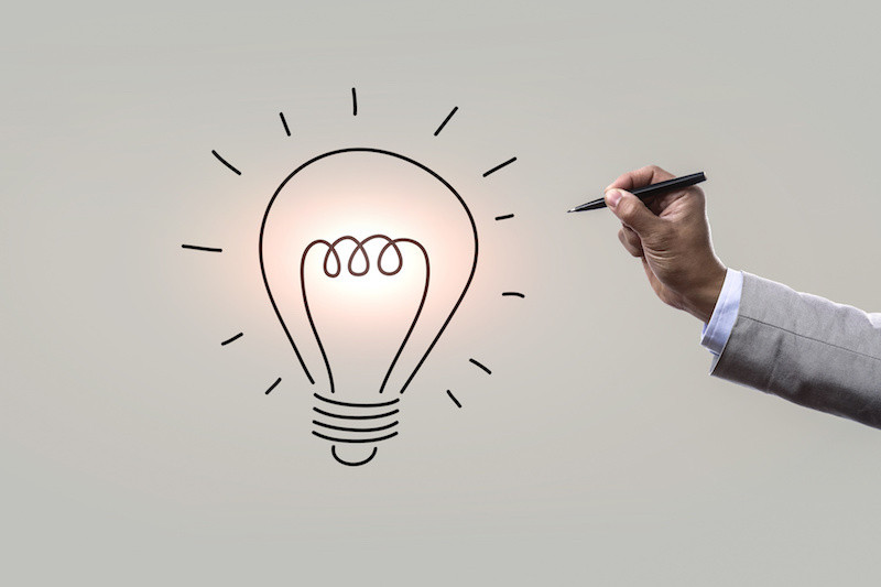 イラストの電球が光っている